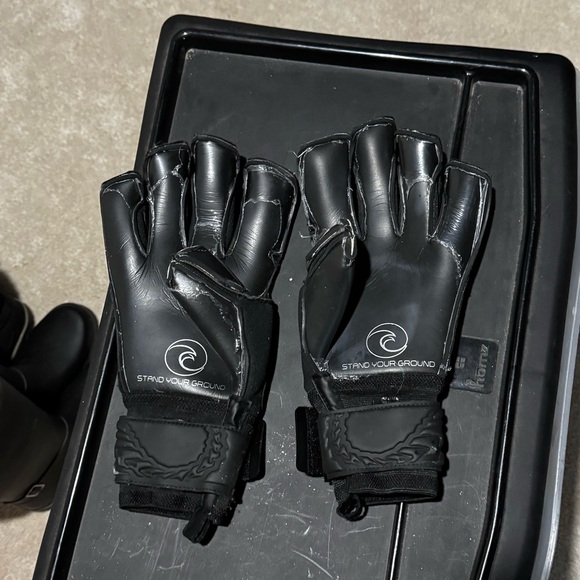 Kona blackout elite goalkeeper gloves, used - Picture 2 of 2